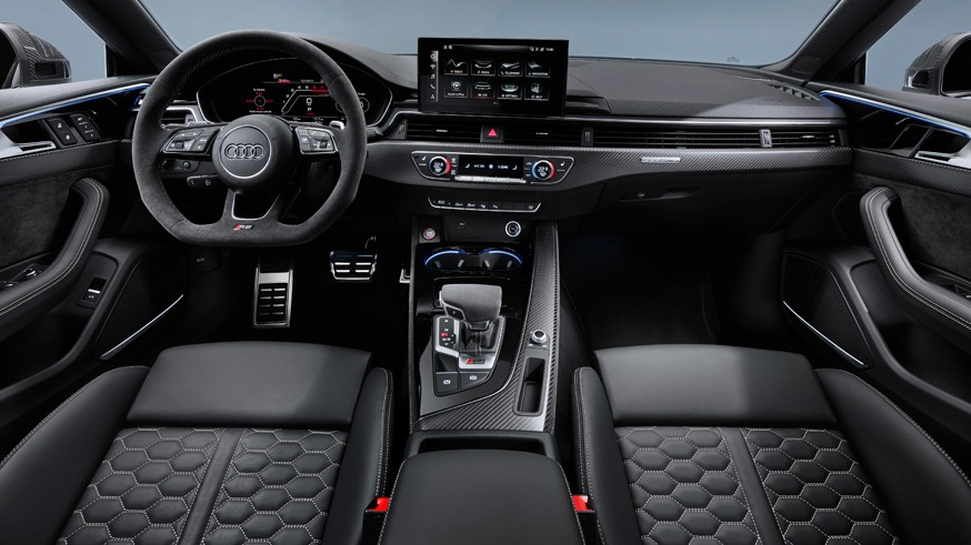 Audi обновила RS 5 Coupé и Sportback: внешность как у «старших» моделей, а мотор прежний 